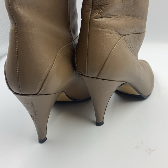 Heeled leather boots. - Picture 3 of 6
